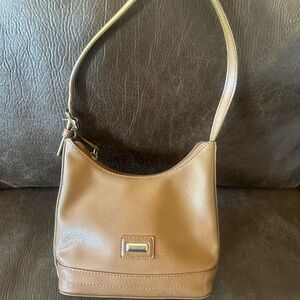 Elegant Tan Leather Shoulder Bag